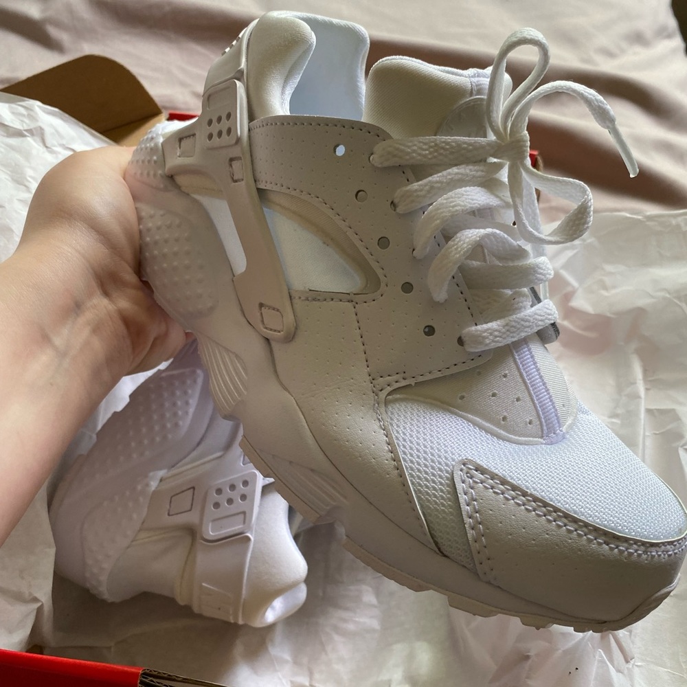 Nike Huarache Youth Size 7 Womens Size 8